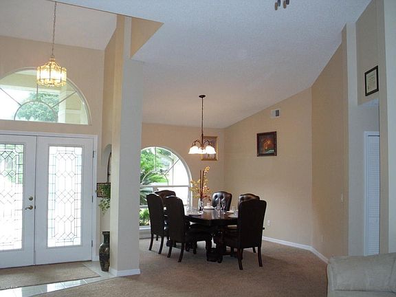 Entry/ Dining