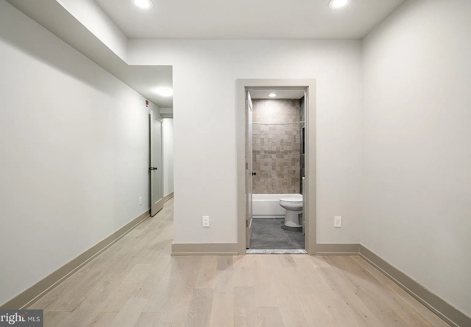 2 bed, 2.0 bath, 3344 sqft, $1,600 — Photo 4
