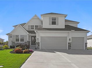 14686 S Parkhill St, Olathe, KS 66062