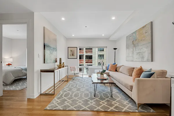 Sold by Compass | media 21