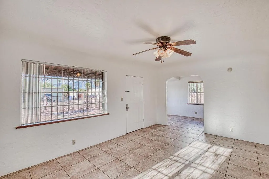 4 bed, 1500 sqft, $2,299 — Photo 4