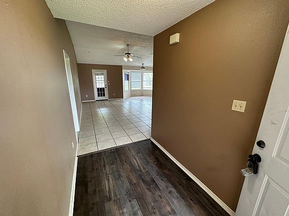 4th image of 517 NE Park Meadow Ln