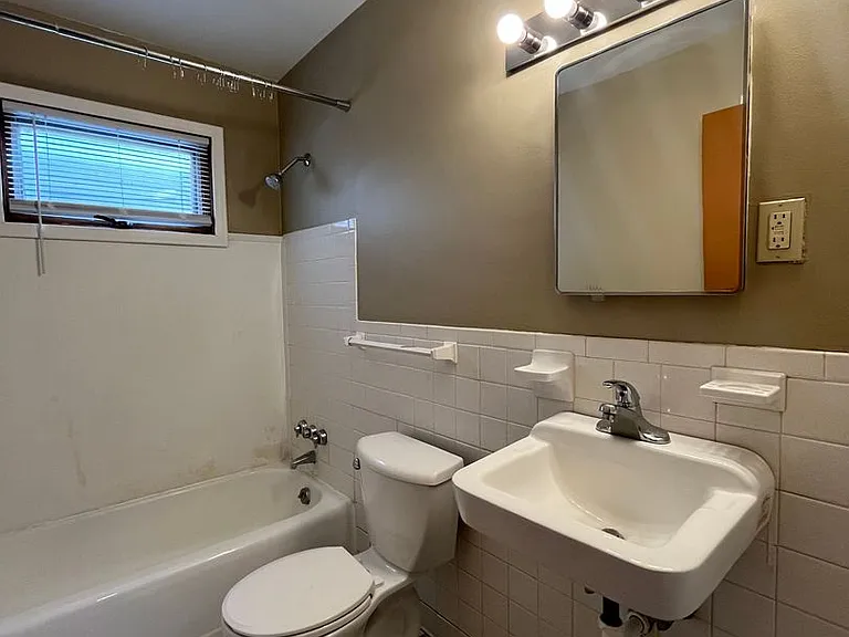 1360 Payne Ave — Photo 9