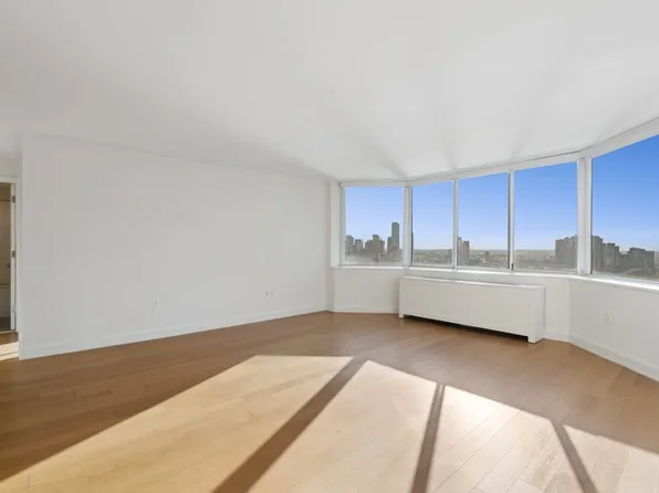 420 East 54th Street image 9 of 30