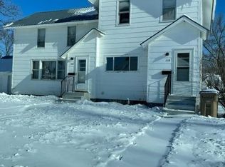 108 S 7th St, Manchester, IA 52057