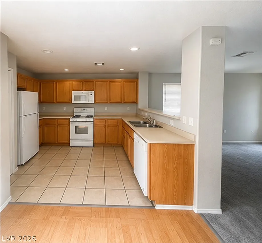 5 bed, 3.0 bath, 1937 sqft, $2,650 — Photo 4