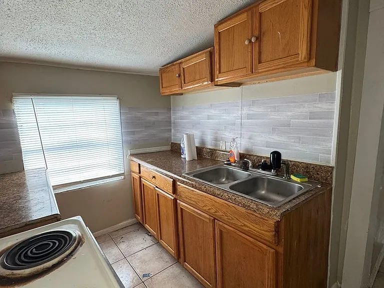 1703 McCarthy Ave — Photo 37