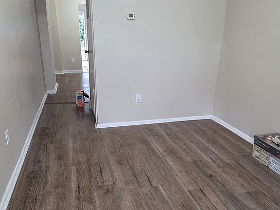 5th image of 67 N Oak St