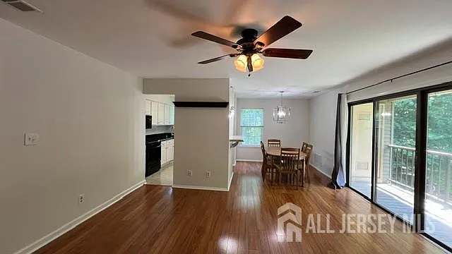 140 Wyndham Pl — Photo 3