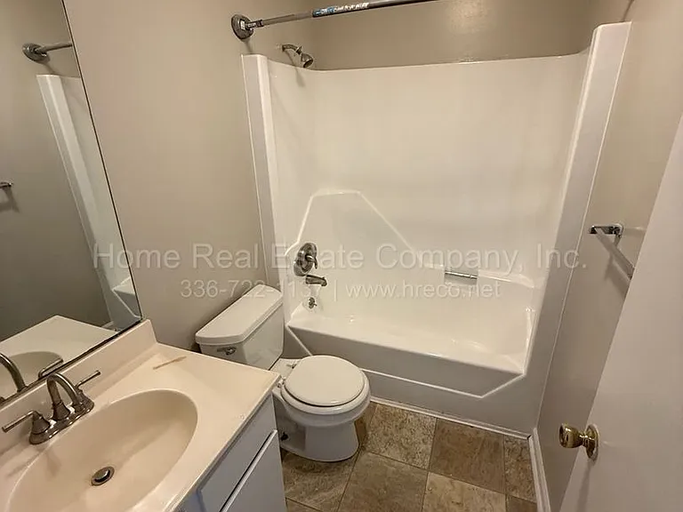 1004 Salisbury St #4-B — Photo 6