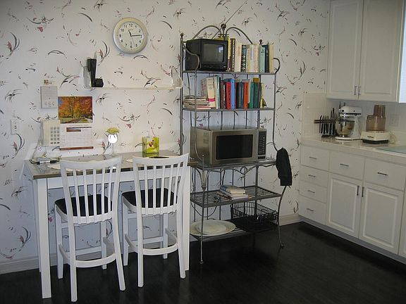 Big updated kitchen with dinette area