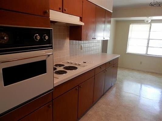 3rd image of 4214 Kingsbury Dr