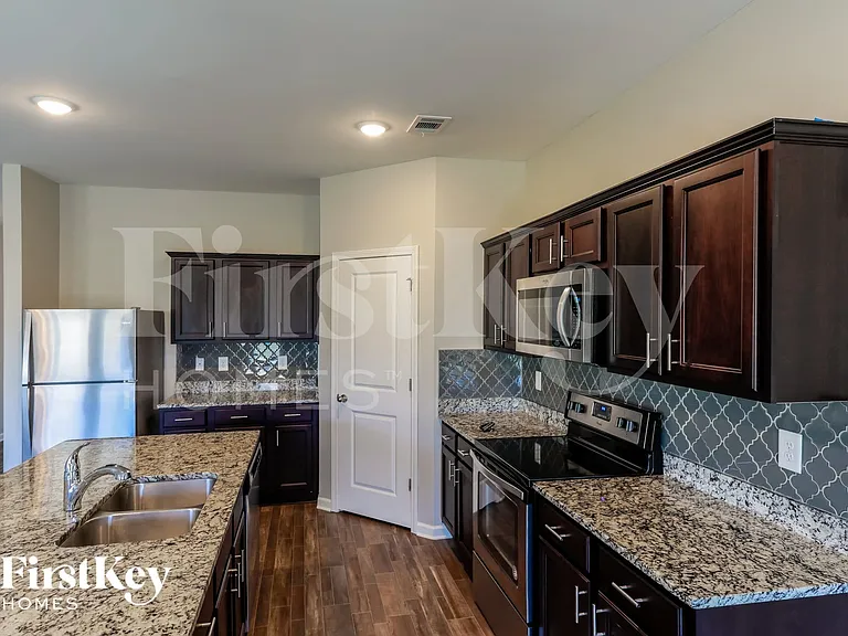 115 Bennett Ct — Photo 5