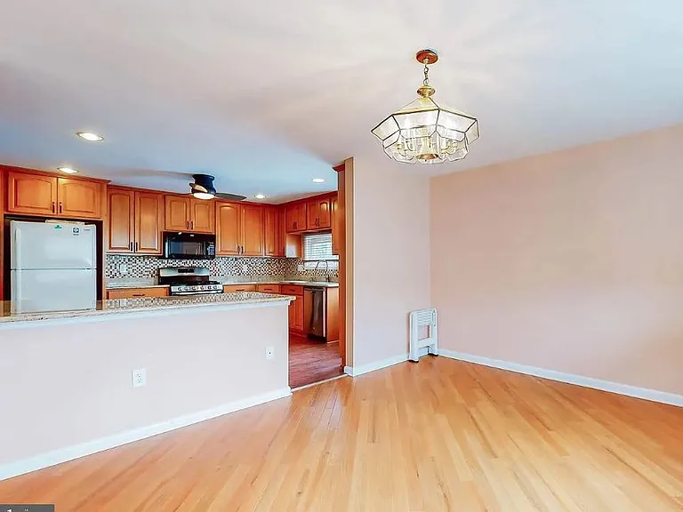 2413 Hal Cir — Photo 5