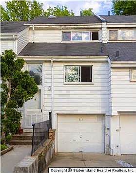 1st image of 131 Carlyle Grn