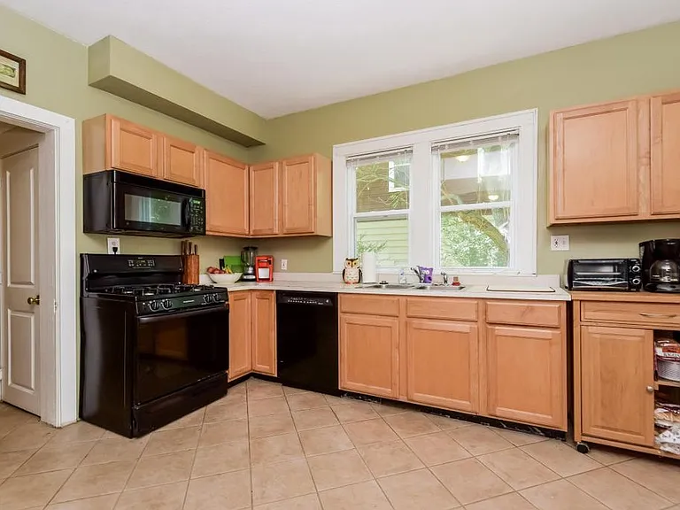 1261 Union Ave NE — Photo 4