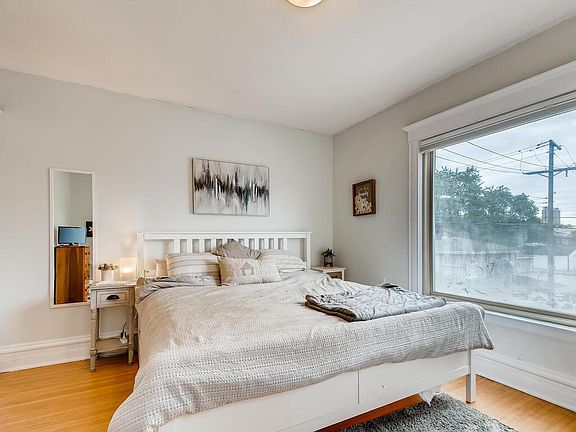5th image of 813 Lowry Ave NE #2