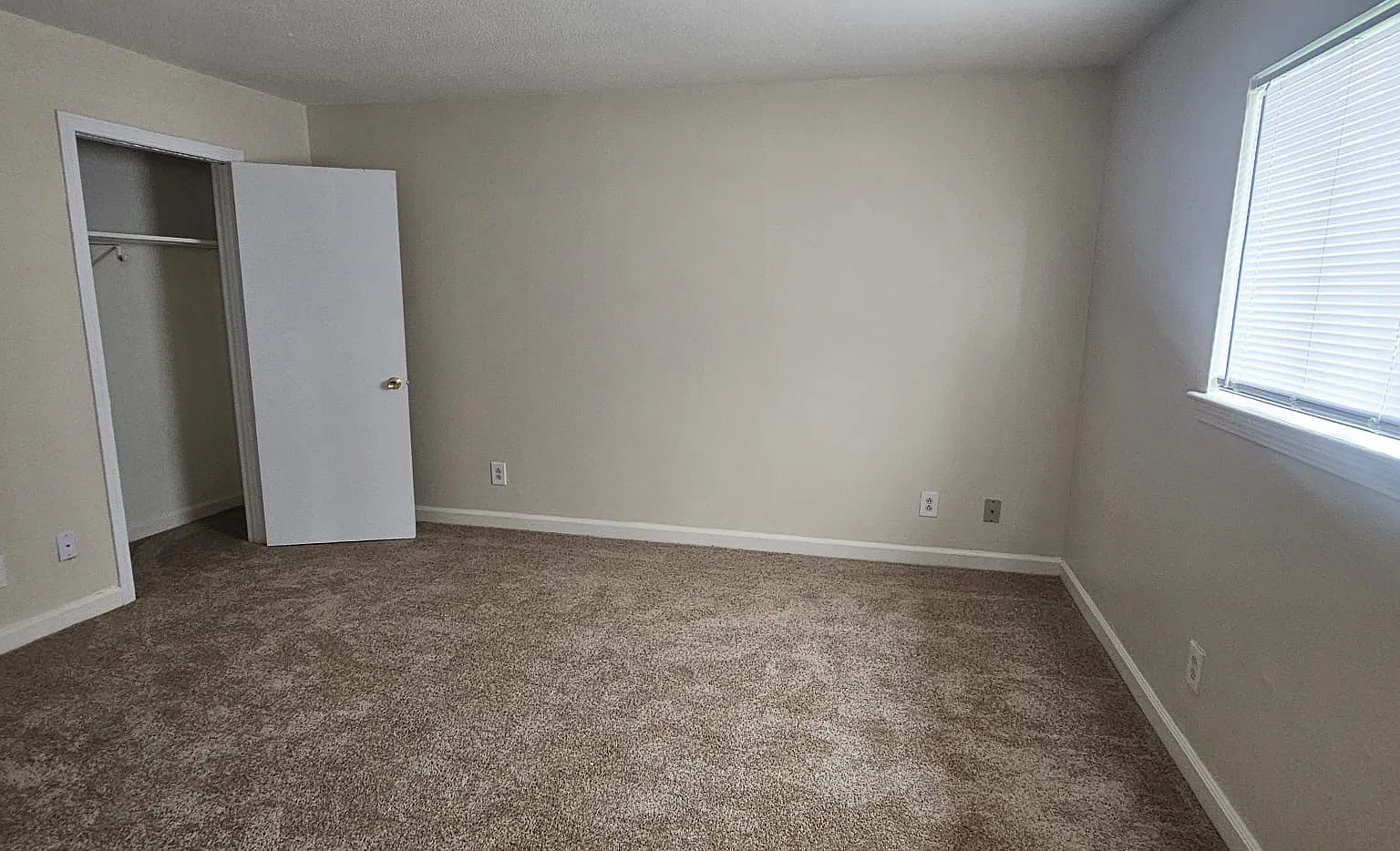 2 bed, 1.5 bath, 750 sqft, $950 — Photo 3