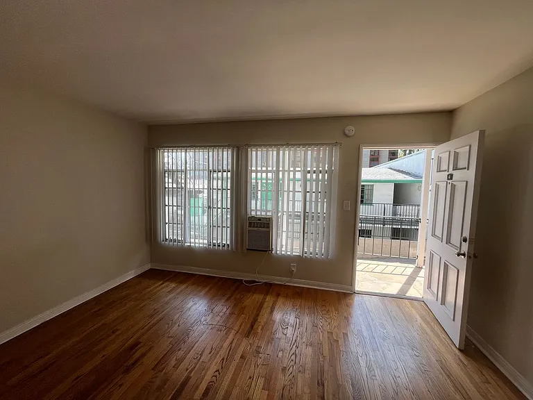 478 Landfair Ave — Photo 4