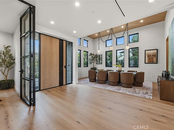 3rd image of 16252 Addison St