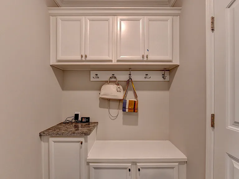 6035 Ashborough Park — Photo 7