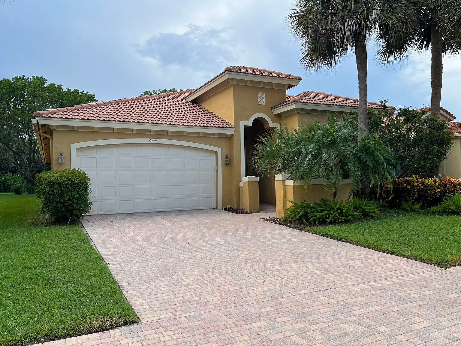 3 bed, 2.0 bath, 2300 sqft, $5,300 — Photo 1