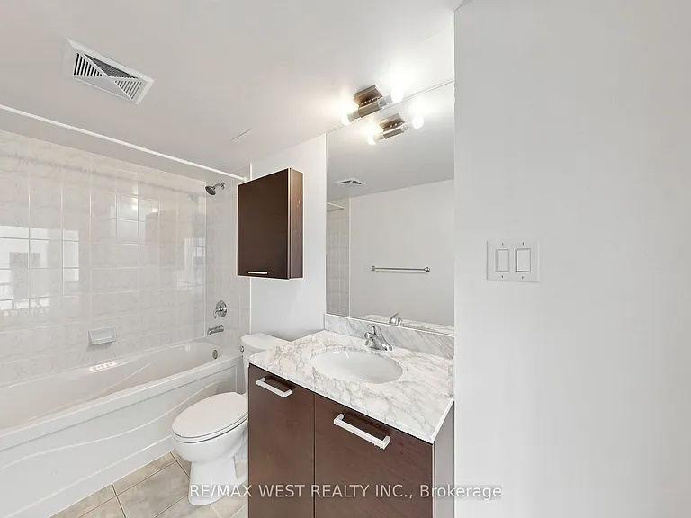 38 Grenville St #1203 — Photo 15