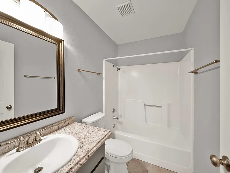 Heather Ridge Apartments — Photo 20