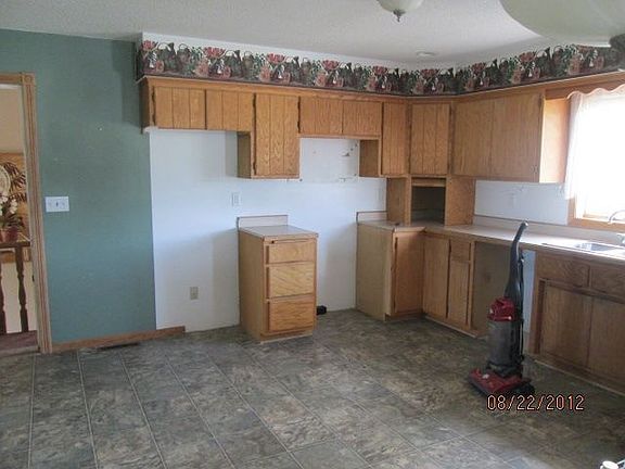 5th image of 835 181st Ave NE