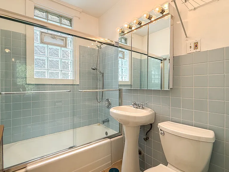 4324 N Damen Ave #2 — Photo 9