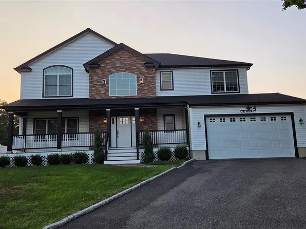 4 Ori Maia Court, Huntington, NY 11743