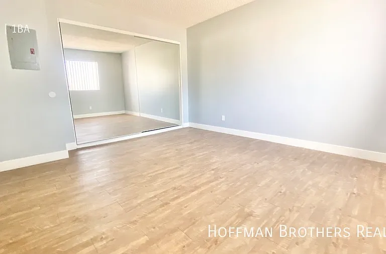 662 W 12th St #104 — Photo 4