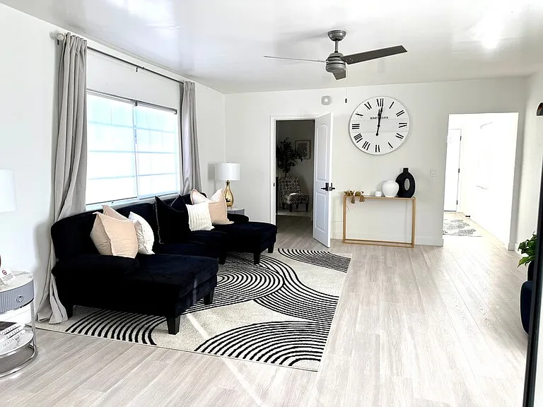 Alt Living Room View 3