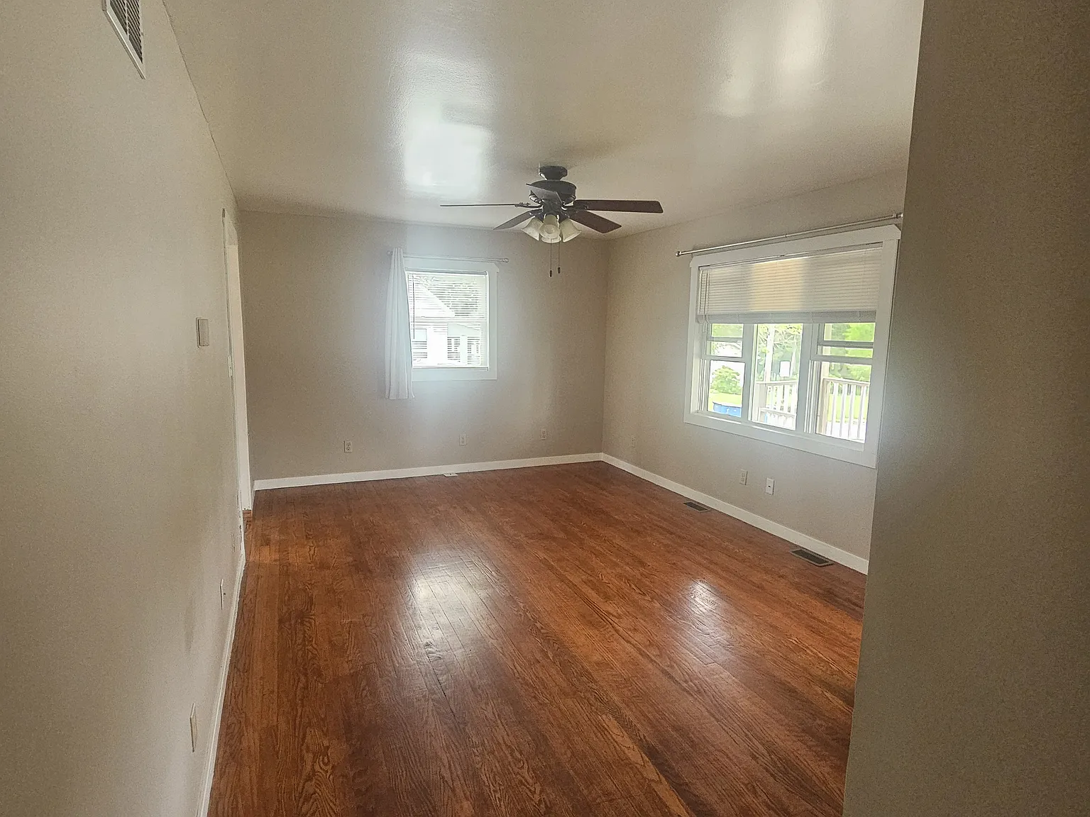 3 bed, 900 sqft, $1,800 — Photo 4