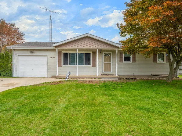 1651 N Cherry Dr, Stevensville, MI 49127