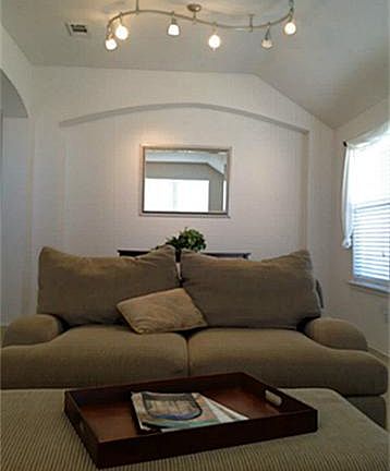 2nd image of 3325 Knollcrest Ln