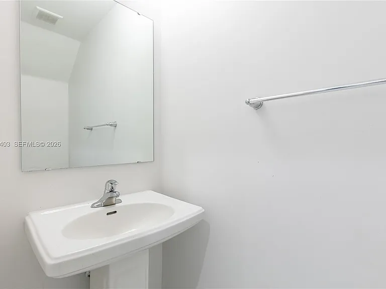 2610 NE 213th St #103 — Photo 30