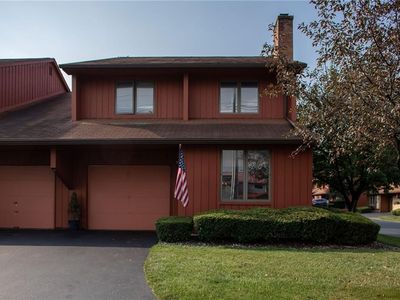 2 Treetop Dr, Fairport, NY, 14450