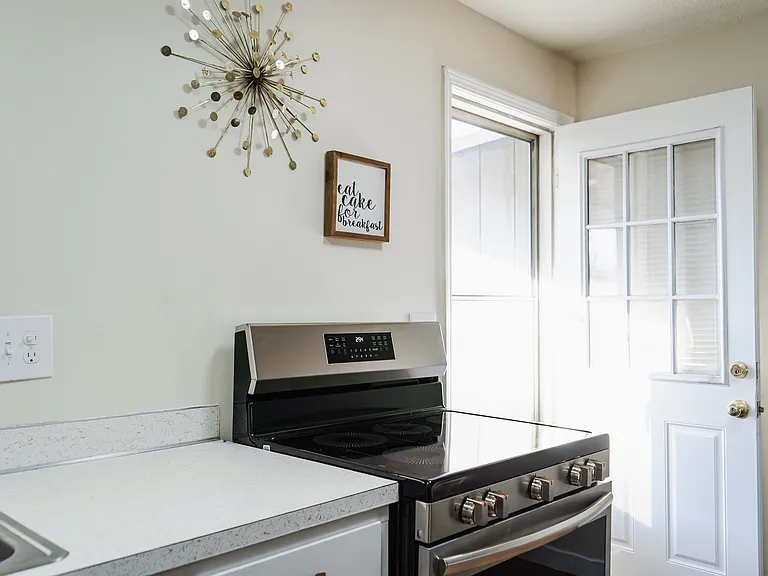 1013 N Neel St — Photo 7
