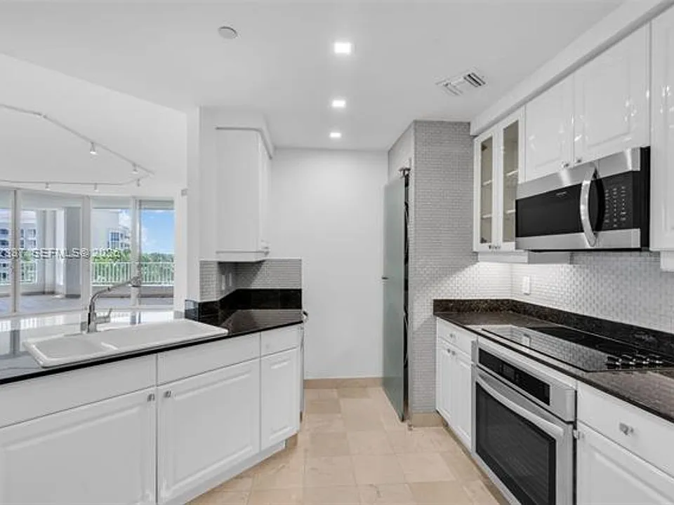 715 Crandon Blvd #Penthouse CU-5