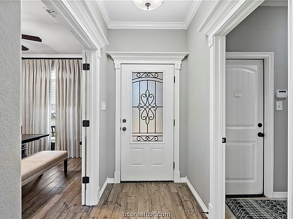 4th image of 4015 Muncaster Ln