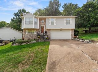 1589 Sparrow Point Ln, Fenton, MO 63026