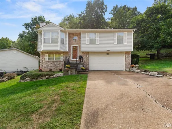1589 Sparrow Point Ln, Fenton, MO 63026