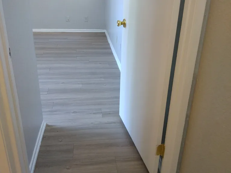 Village Glen Apartments — Photo 5