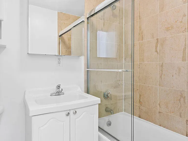322 E 39th St #4C — Photo 6