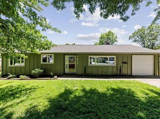 7637 Colonial Dr, Prairie Village, KS 66208