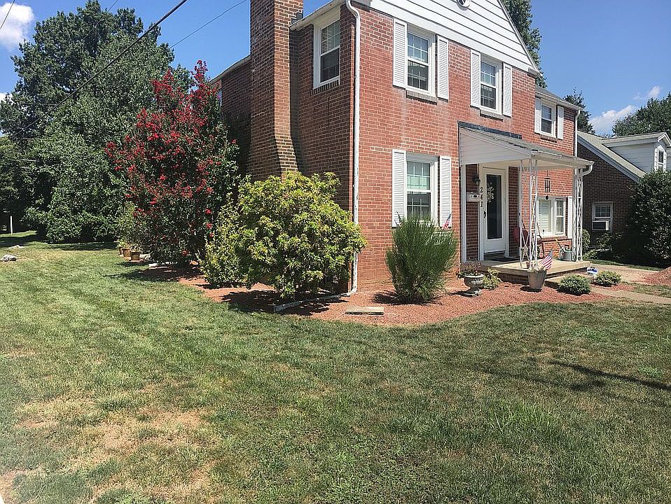 2nd image of 241 Bailey St