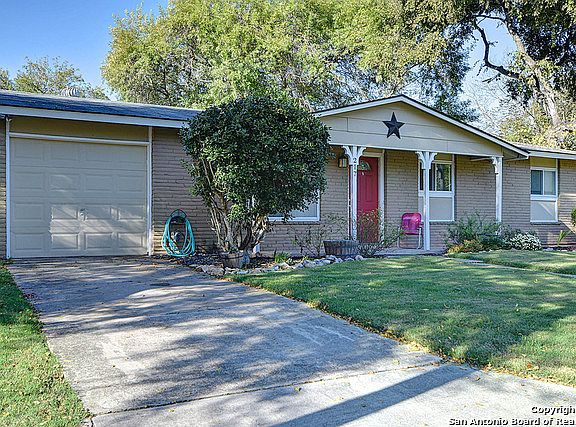 4th image of 217 Ivy Ln