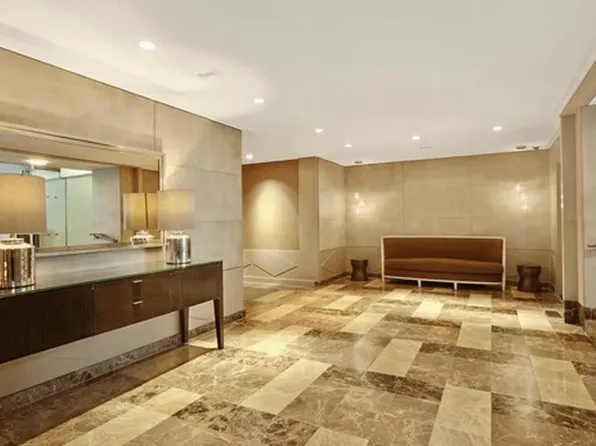 85 East End Avenue image 17 of 19