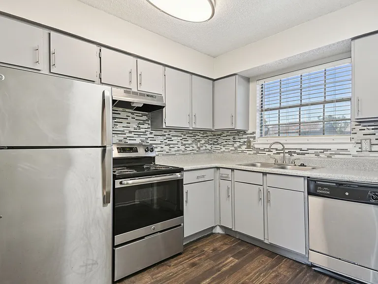 Blakely Apartments — Photo 80
